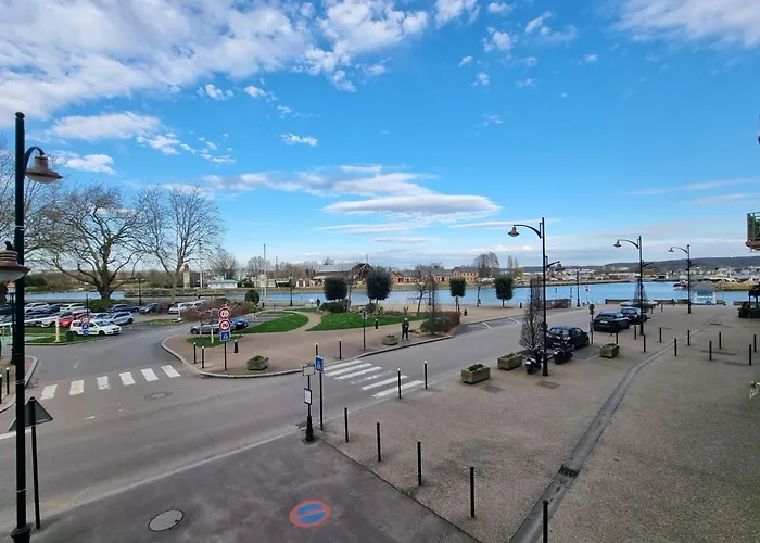 L'avant Port Stunning View Of Honfleur's Outer Harbor 53 M 4 Guest Honfleur