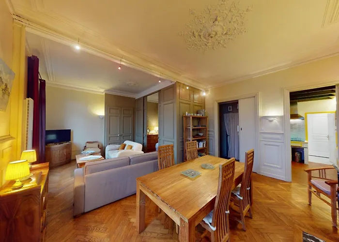 L'avant Port Stunning View Of Honfleur's Outer Harbor 53 M 4 Guest Honfleur